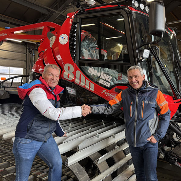 Le PistenBully 800 : puissance, performance, durabilité - C'est officiel ! Le 1er PistenBully 800 vient d'être livré en France à la Sata (Alpe d'Huez)